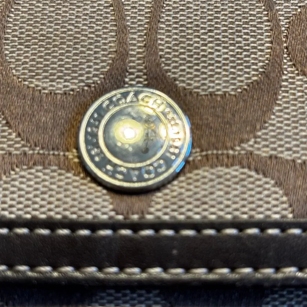 Coach shipment trim